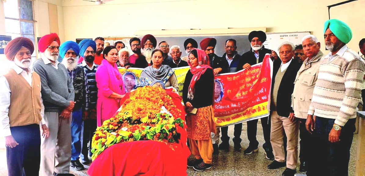 The dead body of Mukand Lal Ji, the hero of Taraksil and left wing movement, was donated to CMC Ludhiana for search operations.